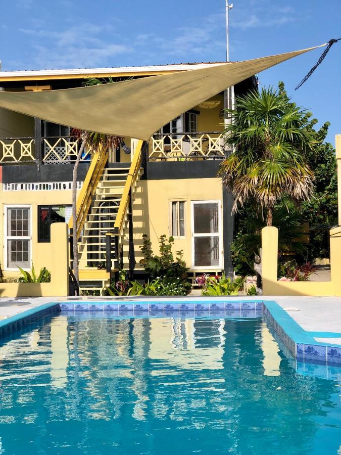 The Novelo Hotel Caye Caulker Buitenkant foto