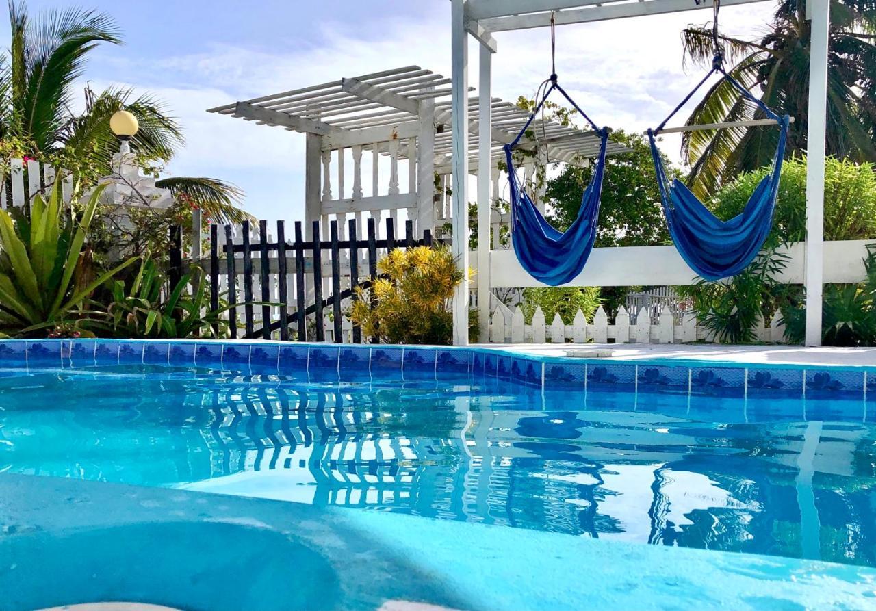 The Novelo Hotel Caye Caulker Buitenkant foto