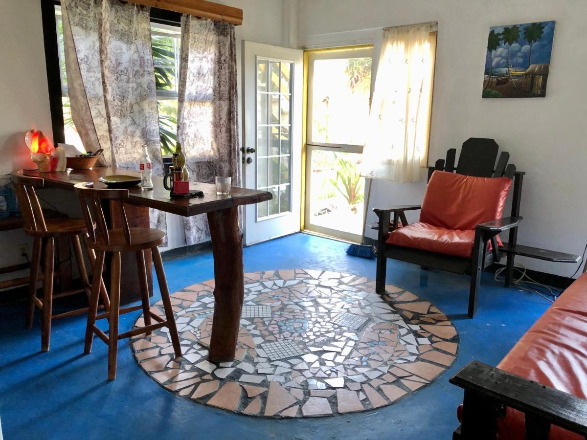 The Novelo Hotel Caye Caulker Buitenkant foto