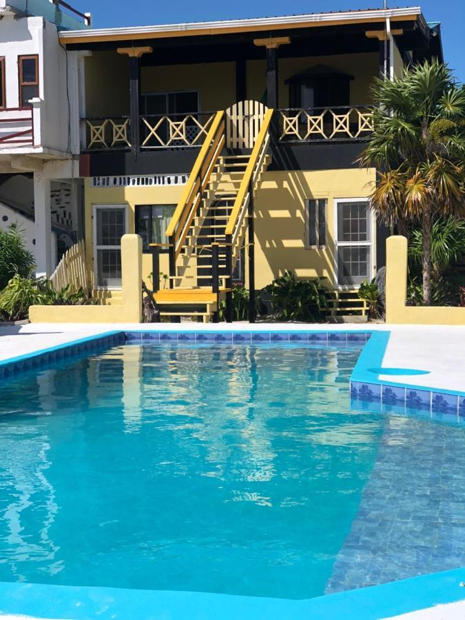 The Novelo Hotel Caye Caulker Buitenkant foto