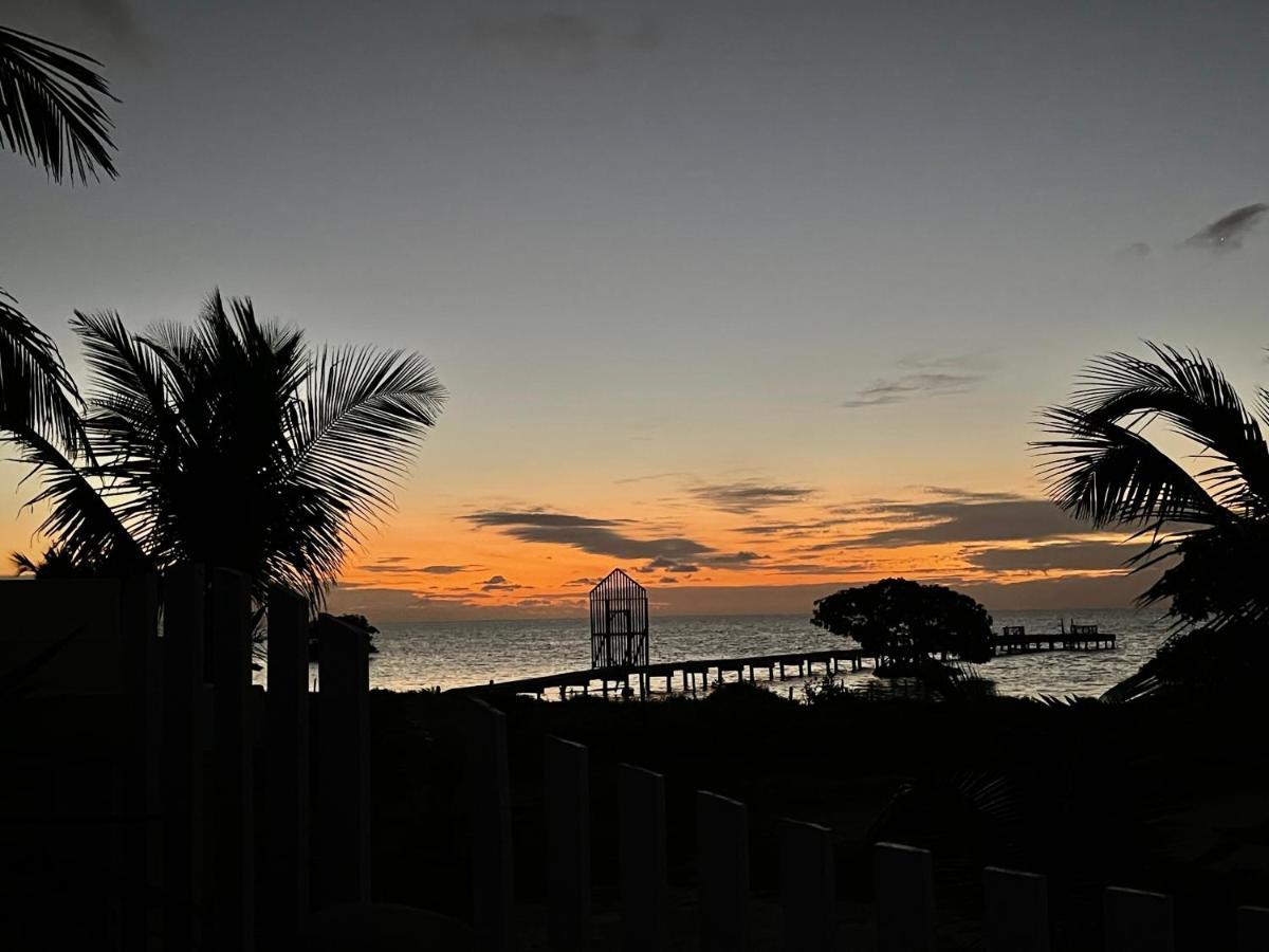 The Novelo Hotel Caye Caulker Buitenkant foto