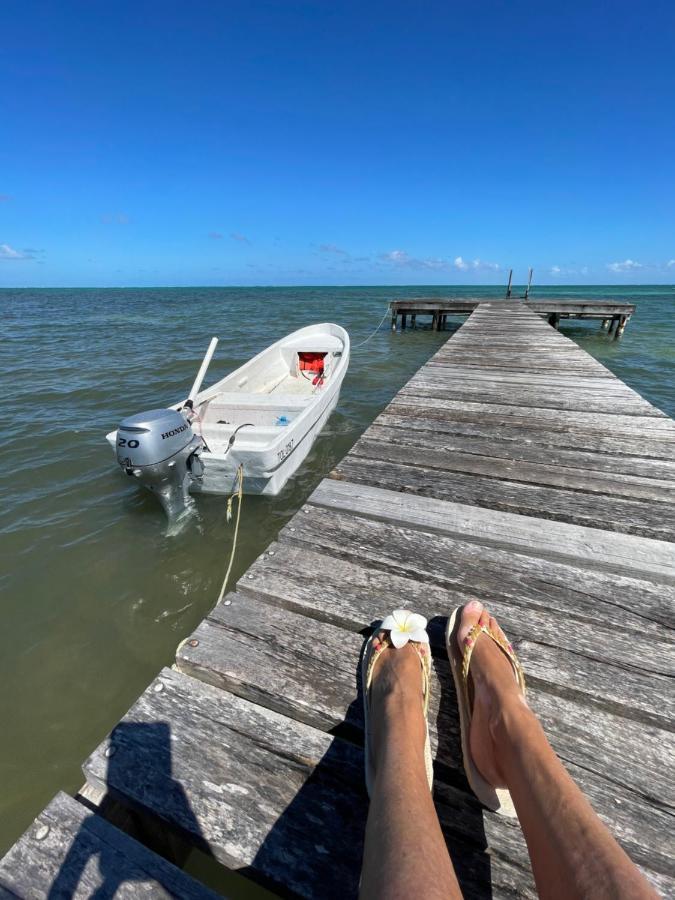 The Novelo Hotel Caye Caulker Buitenkant foto