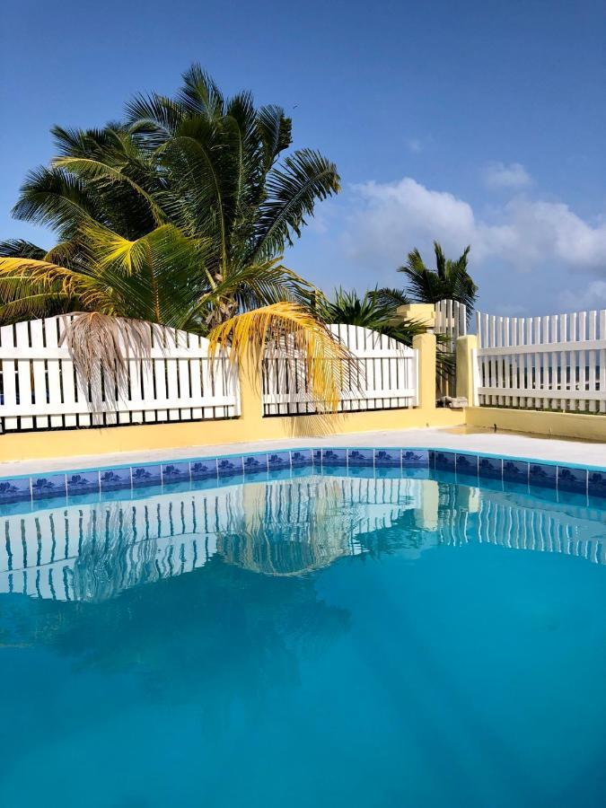 The Novelo Hotel Caye Caulker Buitenkant foto
