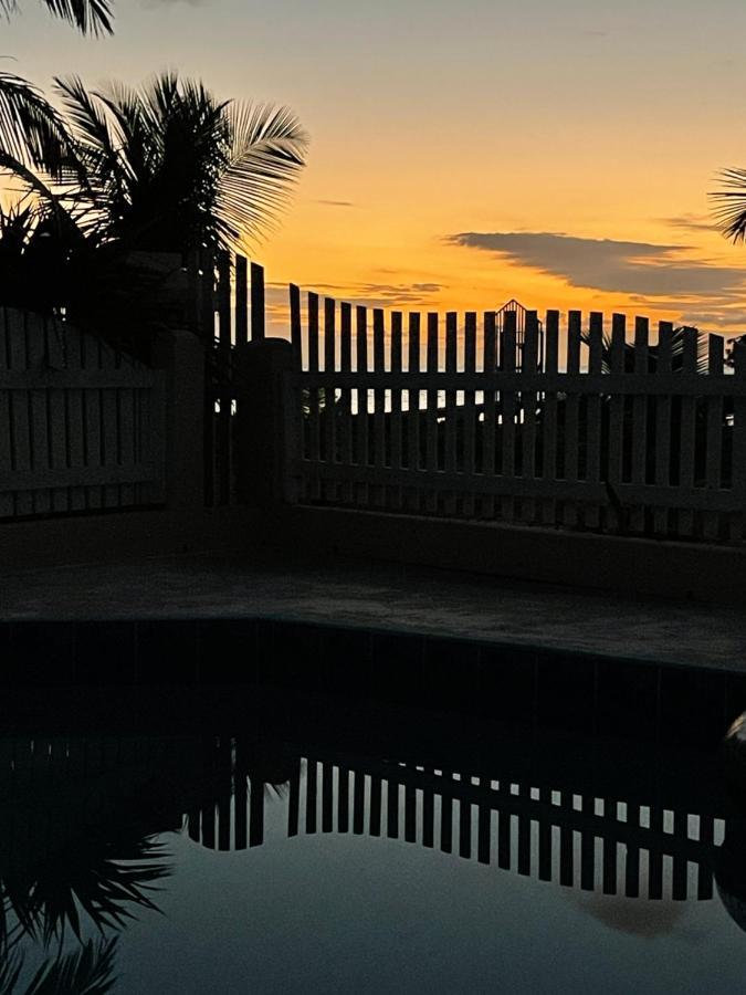 The Novelo Hotel Caye Caulker Buitenkant foto