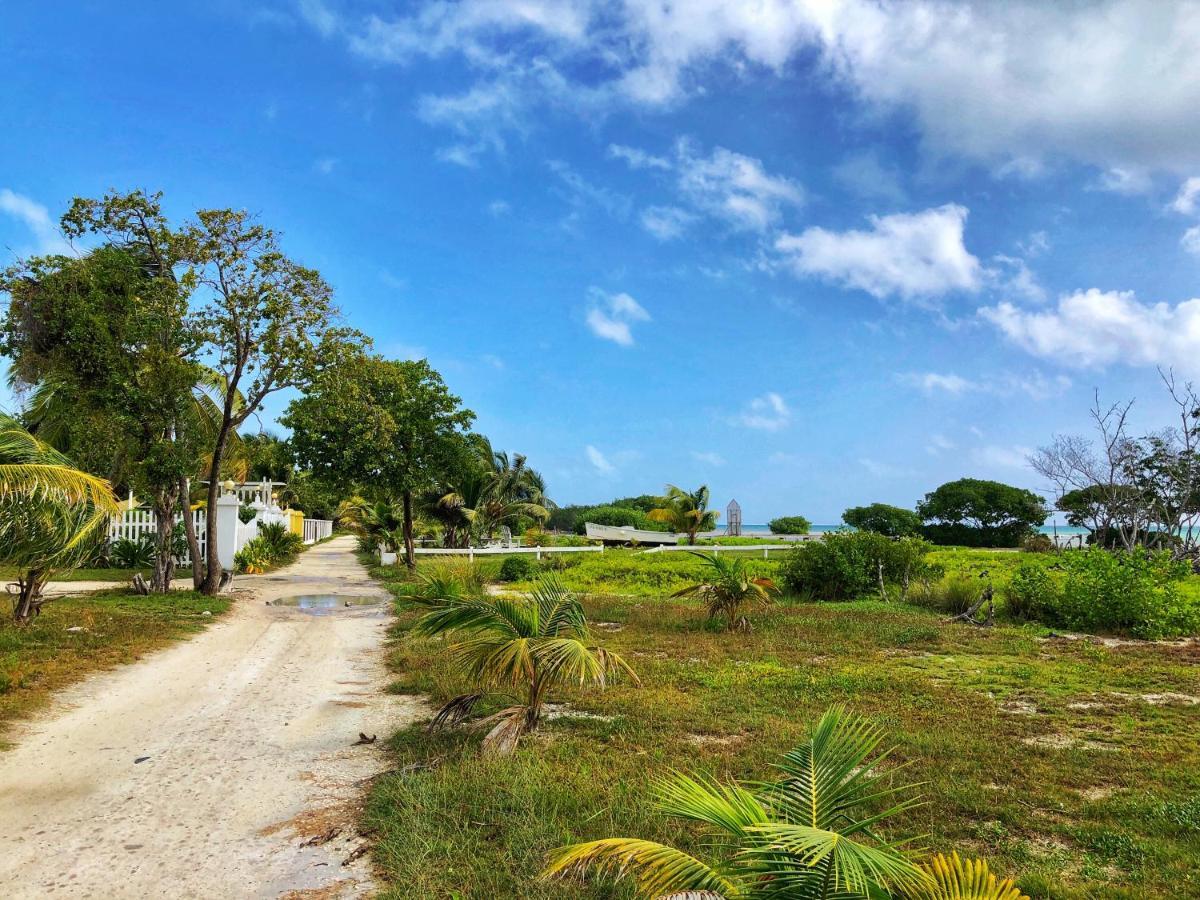 The Novelo Hotel Caye Caulker Buitenkant foto