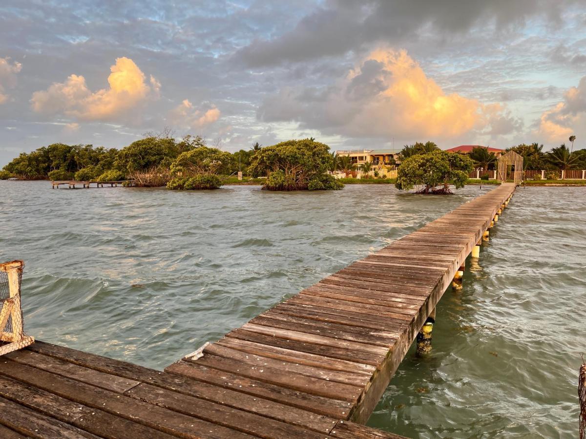 The Novelo Hotel Caye Caulker Buitenkant foto