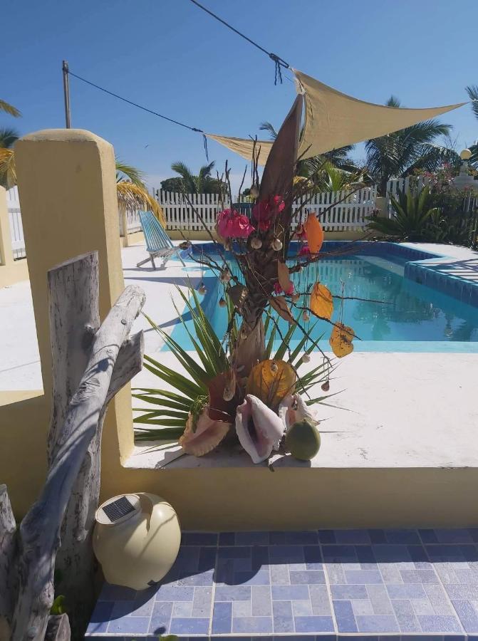 The Novelo Hotel Caye Caulker Buitenkant foto