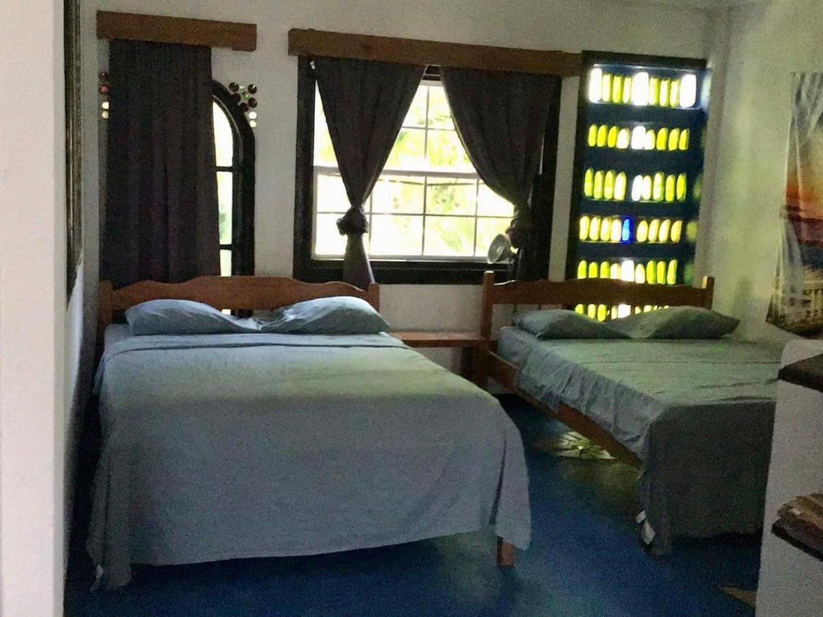 The Novelo Hotel Caye Caulker Buitenkant foto