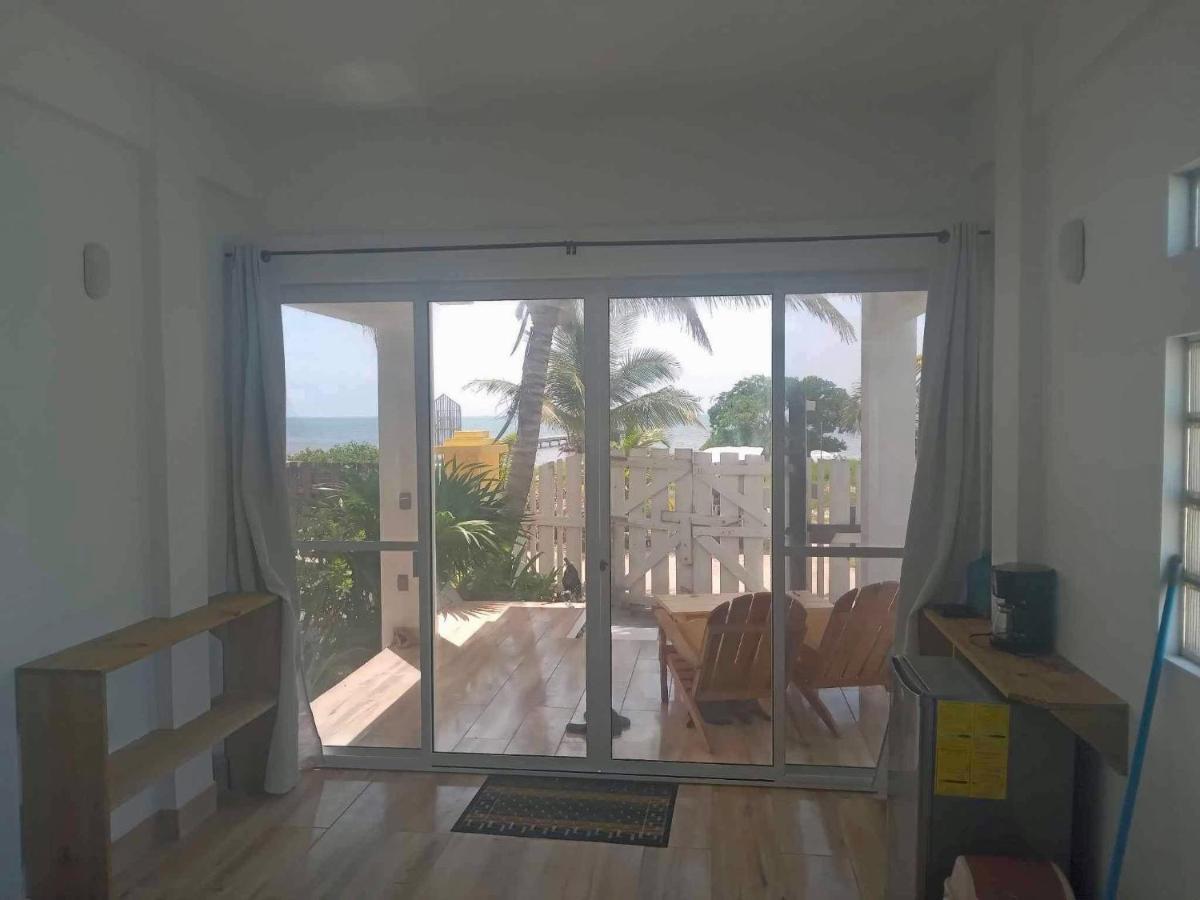 The Novelo Hotel Caye Caulker Buitenkant foto