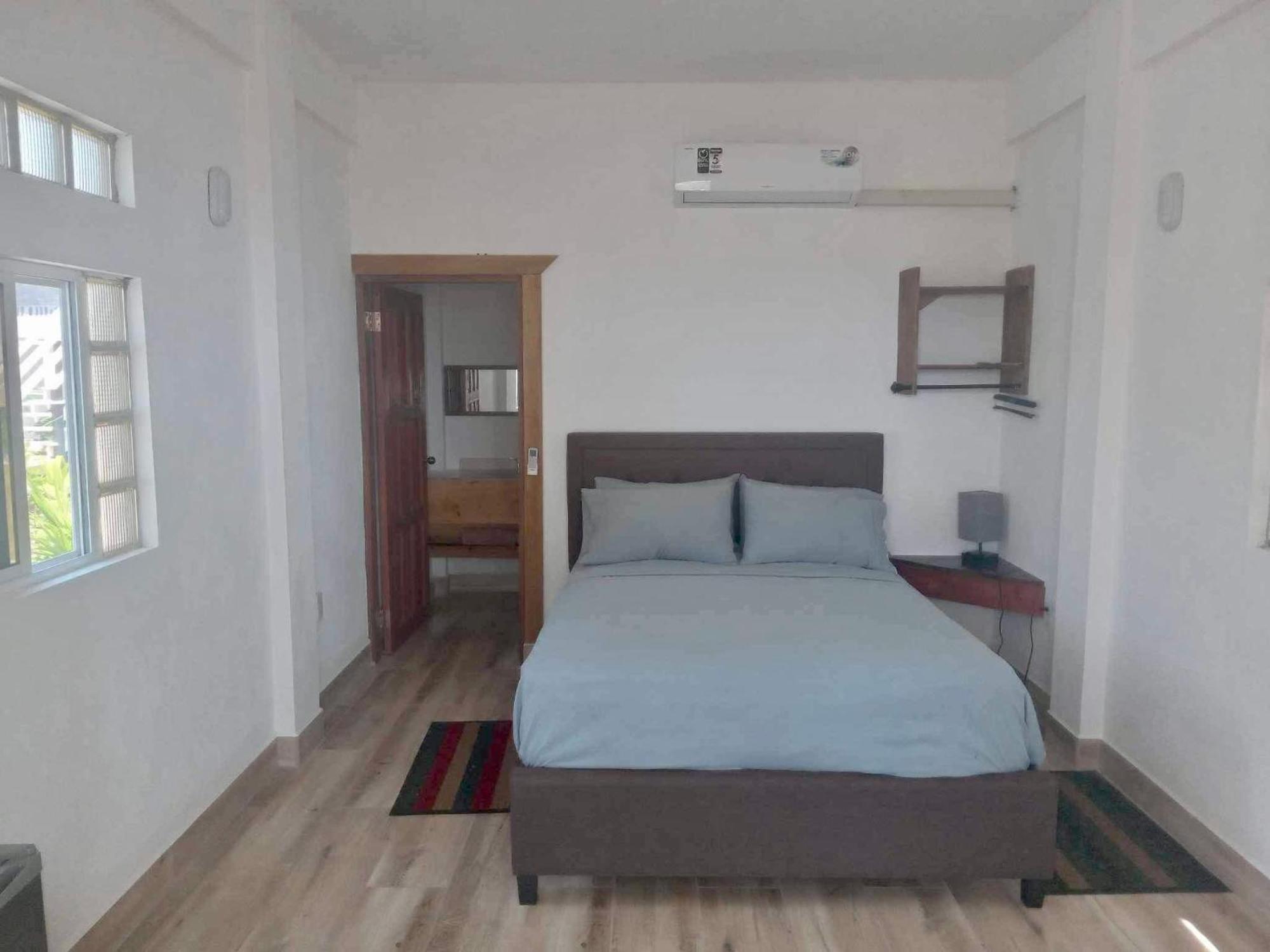 The Novelo Hotel Caye Caulker Buitenkant foto