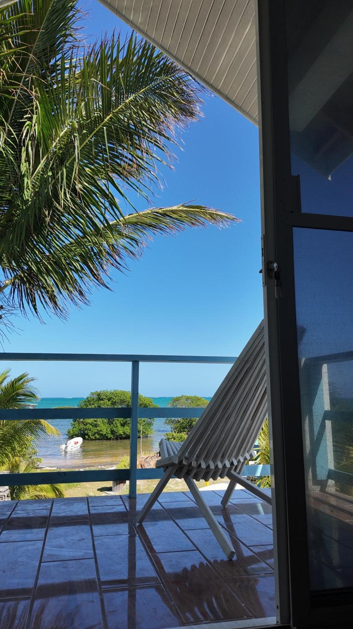 The Novelo Hotel Caye Caulker Buitenkant foto