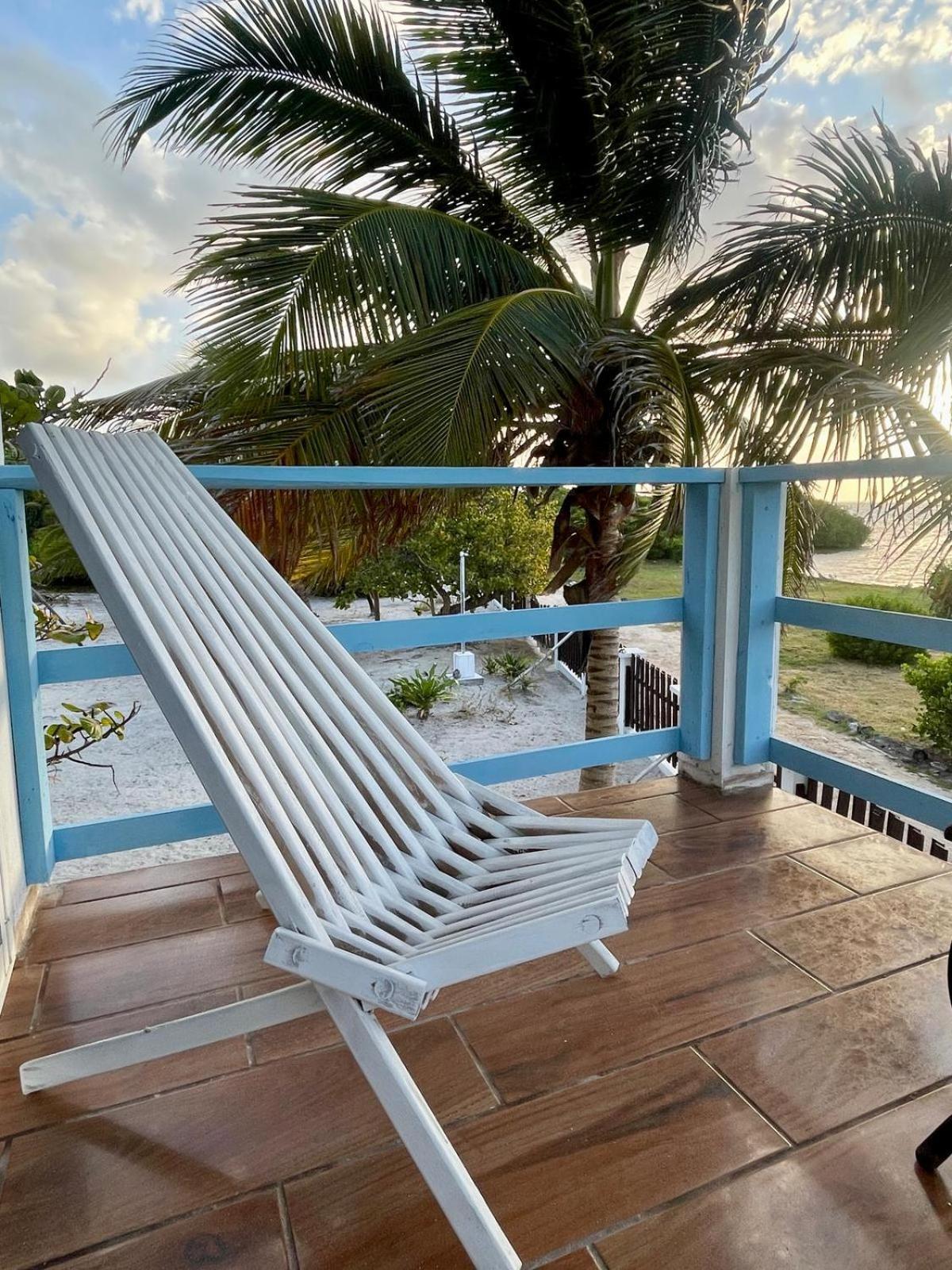 The Novelo Hotel Caye Caulker Buitenkant foto