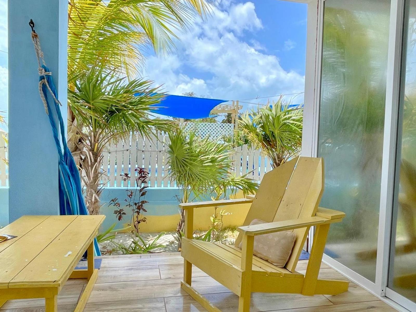 The Novelo Hotel Caye Caulker Buitenkant foto