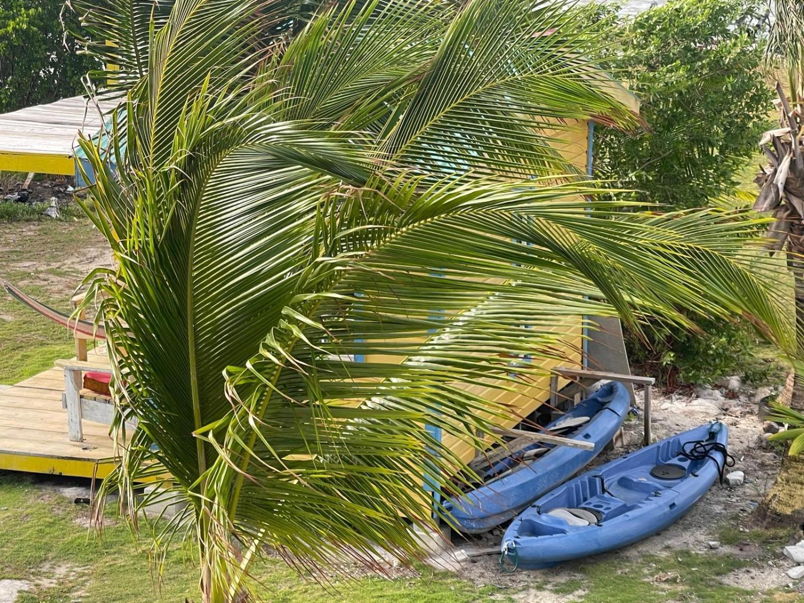 The Novelo Hotel Caye Caulker Buitenkant foto