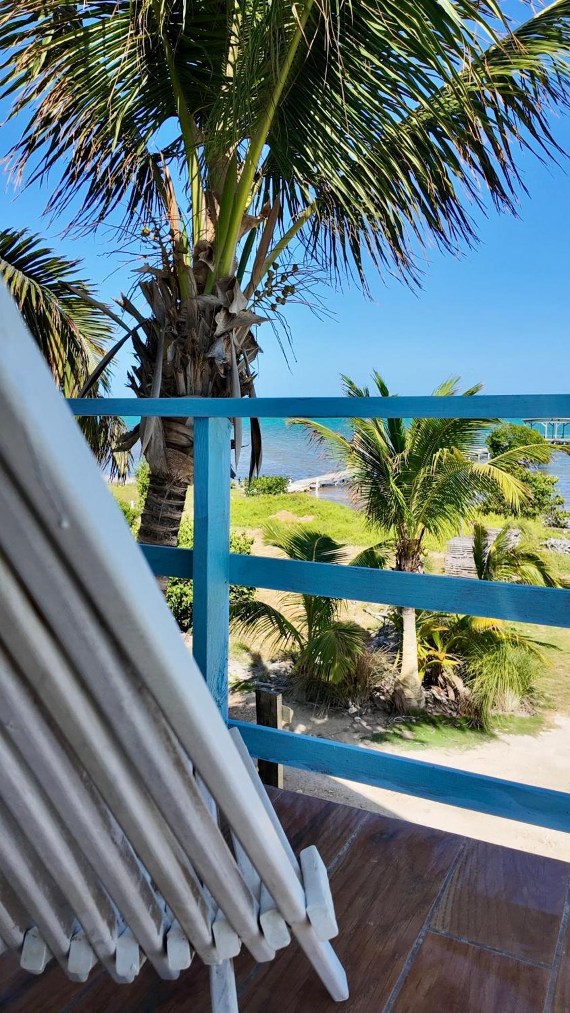 The Novelo Hotel Caye Caulker Buitenkant foto